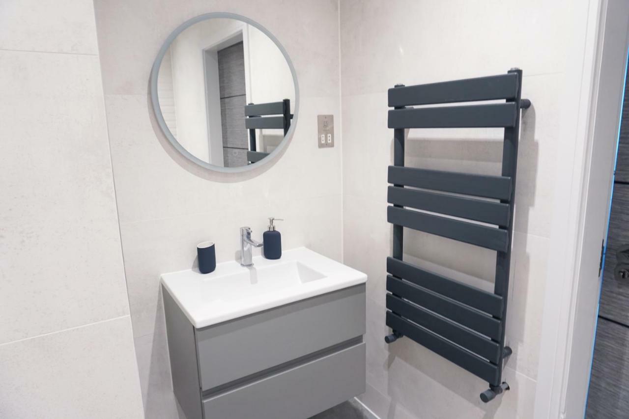 Saltwater Suites At Fistral New Quay エクステリア 写真