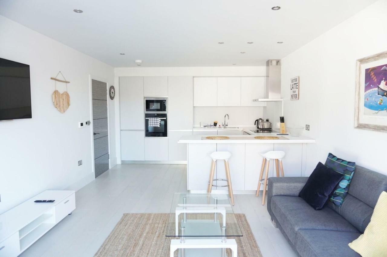 Saltwater Suites At Fistral New Quay エクステリア 写真